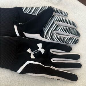 Under armor Black and White Sports Gloves